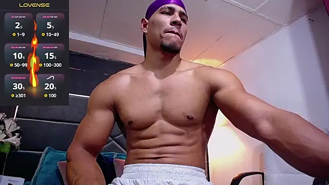 Snapshot of teddyfit19cm chatting on November 19, 2025, 1:44 pm teddyfit19cm online show from November 19, 2025, 1:44 pm