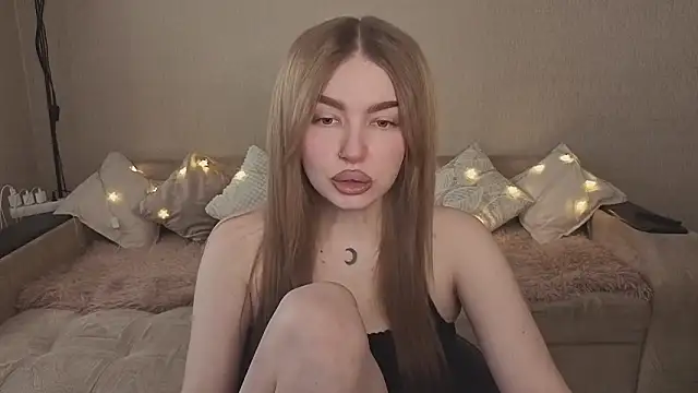 Snapshot of ViolettaLopez chatting on March 2, 2026, 1:29 pm ViolettaLopez online show from March 2, 2026, 1:29 pm