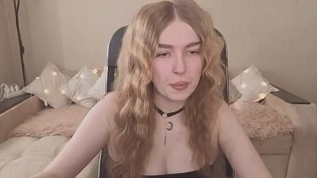 Snapshot of ViolettaLopez chatting on February 5, 2026, 10:11 am ViolettaLopez online show from February 5, 2026, 10:11 am