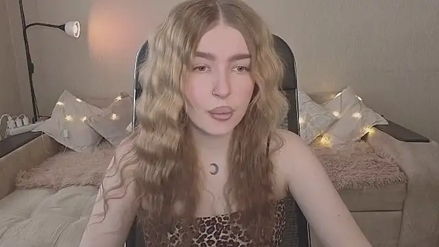 Snapshot of ViolettaLopez chatting on February 21, 2026, 12:40 pm ViolettaLopez online show from February 21, 2026, 12:40 pm