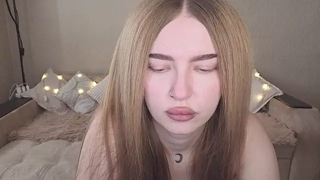 Snapshot of ViolettaLopez chatting on November 25, 2025, 10:26 am ViolettaLopez online show from November 25, 2025, 10:26 am