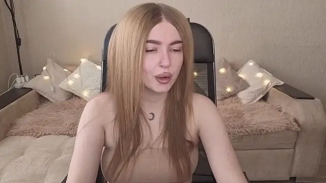 Snapshot of ViolettaLopez chatting on October 12, 2025, 9:32 am ViolettaLopez online show from October 12, 2025, 9:32 am