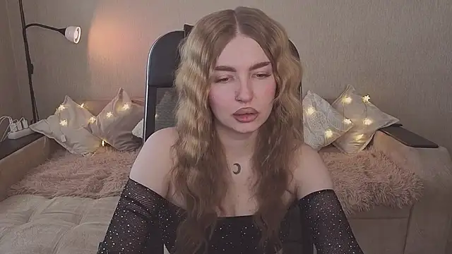 Snapshot of ViolettaLopez chatting on February 17, 2026, 12:57 pm ViolettaLopez online show from February 17, 2026, 12:57 pm