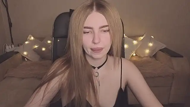 Snapshot of ViolettaLopez chatting on November 28, 2025, 12:05 pm ViolettaLopez online show from November 28, 2025, 12:05 pm