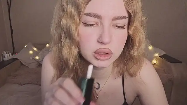 Snapshot of ViolettaLopez chatting on February 10, 2026, 1:43 pm ViolettaLopez online show from February 10, 2026, 1:43 pm