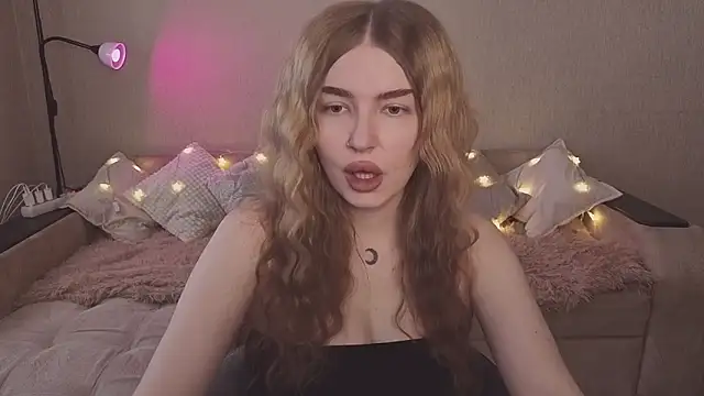 Snapshot of ViolettaLopez chatting on February 3, 2026, 1:05 pm ViolettaLopez online show from February 3, 2026, 1:05 pm