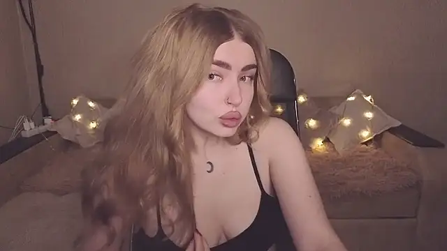 Snapshot of ViolettaLopez chatting on January 12, 2026, 12:34 pm ViolettaLopez online show from January 12, 2026, 12:34 pm