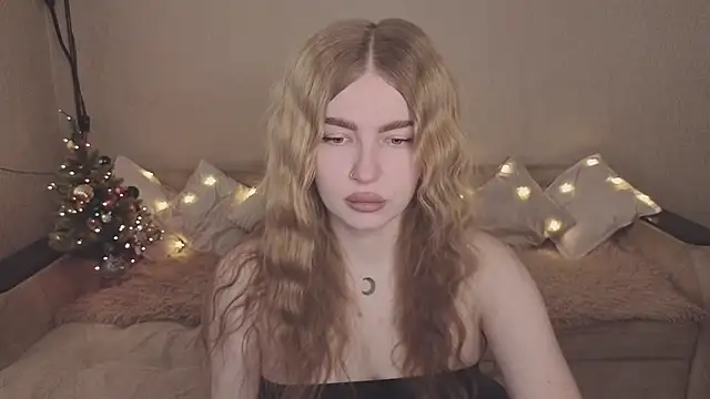 Snapshot of ViolettaLopez chatting on December 21, 2025, 10:39 am ViolettaLopez online show from December 21, 2025, 10:39 am