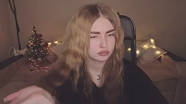 Snapshot of ViolettaLopez chatting on December 18, 2025, 12:31 pm ViolettaLopez online show from December 18, 2025, 12:31 pm