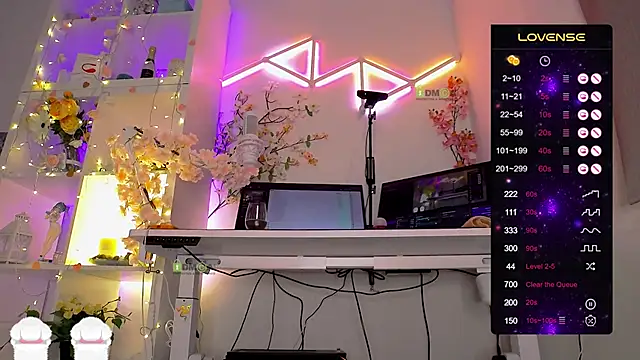 Elena-Marilyn online show from February 6, 2026, 7:32 pm