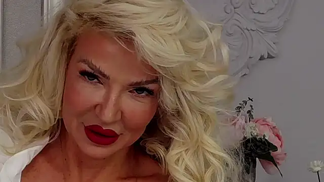 Snapshot of DeidreSwain chatting on September 19, 2025, 5:06 pm DeidreSwain online show from September 19, 2025, 5:06 pm