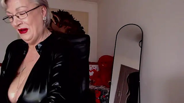 Snapshot of LaylaMilf chatting on February 9, 2026, 6:55 am LaylaMilf online show from February 9, 2026, 6:55 am