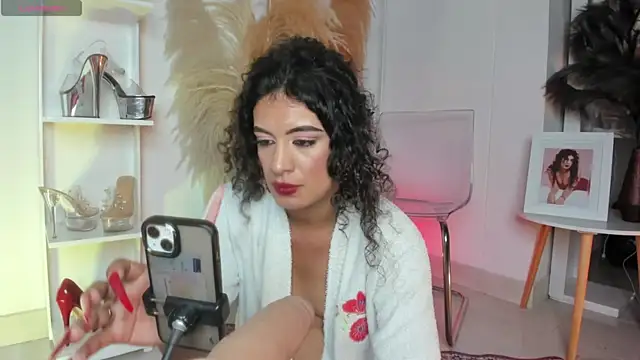 Snapshot of LaColorina_ chatting on November 30, 2025, 2:12 am LaColorina online show from November 30, 2025, 2:12 am