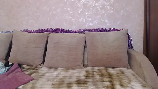 Amy August online show from December 20, 2025, 8:28 am