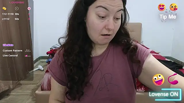 Snapshot of BBW_MILF_4U chatting on December 16, 2025, 9:35 am BBW MILF 4U online show from December 16, 2025, 9:35 am