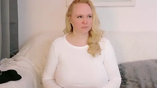 Sarah4you online show from March 19, 2026, 9:59 pm