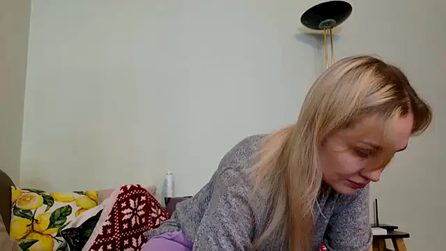 Snapshot of ModelEva chatting on November 30, 2025, 10:27 am ModelEva online show from November 30, 2025, 10:27 am