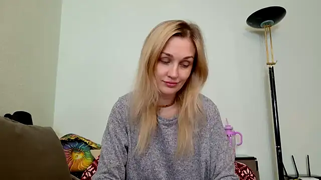 Snapshot of ModelEva chatting on December 2, 2025, 10:28 am ModelEva online show from December 2, 2025, 10:28 am