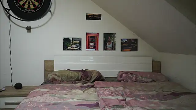 Snapshot of Moistdevil chatting on November 14, 2025, 10:46 pm Moistdevil online show from November 14, 2025, 10:46 pm