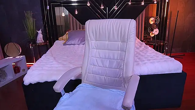 LittleShyy online show from February 4, 2026, 2:12 pm