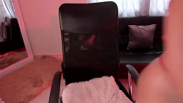 Snapshot of PaulinaBelushi chatting on January 16, 2025, 7:10 pm PaulinaBelushi online show from January 16, 2025, 7:10 pm