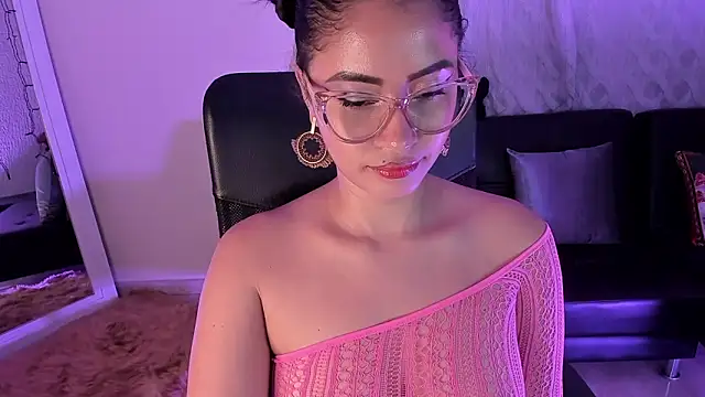 Snapshot of PaulinaBelushi chatting on December 21, 2024, 1:15 am PaulinaBelushi online show from December 21, 2024, 1:15 am