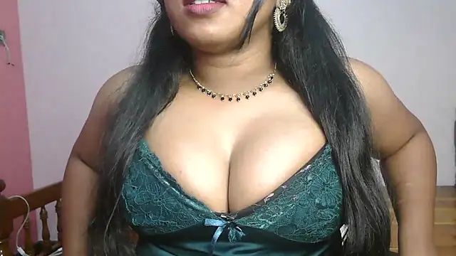 Snapshot of Dhiyapink chatting on March 18, 2025, 9:45 am Dhiyapink online show from March 18, 2025, 9:45 am