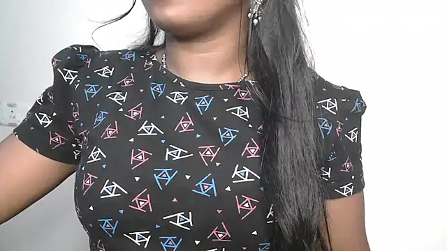 Snapshot of Dhiyapink chatting on October 10, 2025, 5:58 pm Dhiyapink online show from October 10, 2025, 5:58 pm