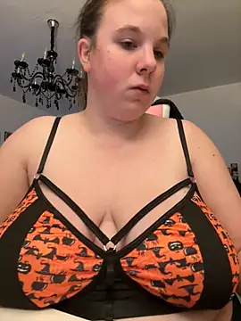 Snapshot of AureliaWinter chatting on October 30, 2025, 7:00 pm AureliaWinter online show from October 30, 2025, 7:00 pm