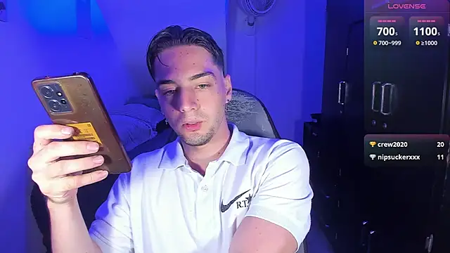 Snapshot of Alex_smith00 chatting on October 2, 2025, 11:52 pm Alex smith00 online show from October 2, 2025, 11:52 pm