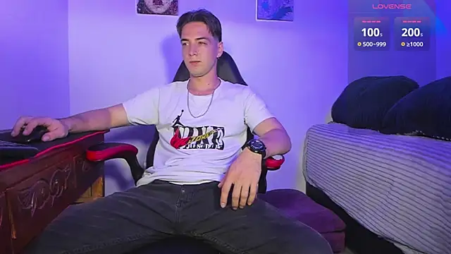 Snapshot of Alex_smith00 chatting on February 23, 2025, 1:35 am Alex smith00 online show from February 23, 2025, 1:35 am