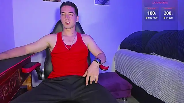 Snapshot of Alex_smith00 chatting on March 12, 2025, 11:22 pm Alex smith00 online show from March 12, 2025, 11:22 pm