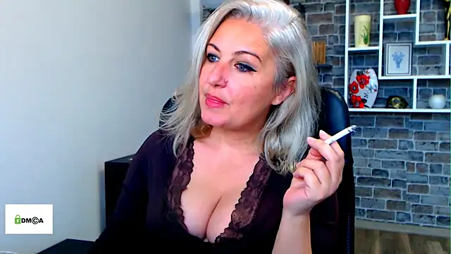 angel devil milf online show from February 17, 2026, 12:24 pm