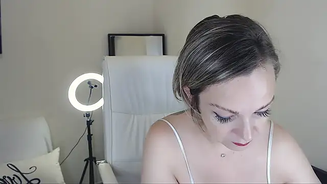 Snapshot of Tilly_Eliot chatting on February 22, 2025, 2:08 pm Tilly Eliot online show from February 22, 2025, 2:08 pm