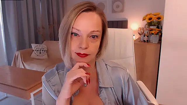 Snapshot of Tilly_Eliot chatting on February 8, 2026, 8:28 pm Tilly Eliot online show from February 8, 2026, 8:28 pm