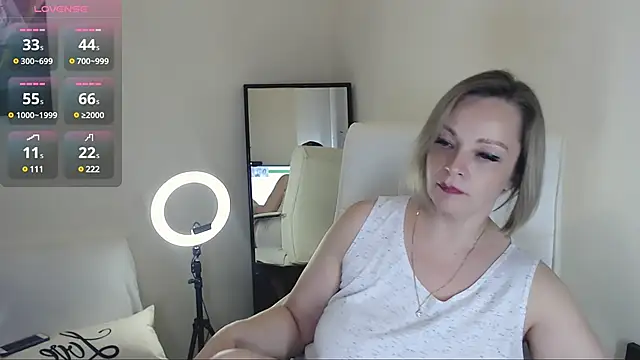 Snapshot of Tilly_Eliot chatting on March 18, 2025, 12:19 am Tilly Eliot online show from March 18, 2025, 12:19 am