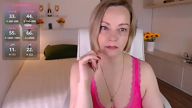 Snapshot of Tilly_Eliot chatting on September 20, 2025, 7:08 pm Tilly Eliot online show from September 20, 2025, 7:08 pm