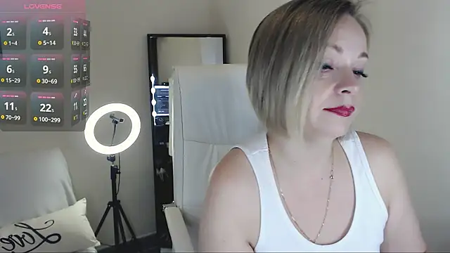 Snapshot of Tilly_Eliot chatting on February 18, 2025, 4:14 pm Tilly Eliot online show from February 18, 2025, 4:14 pm