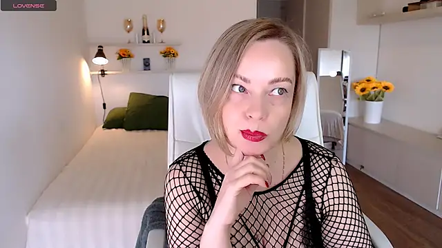 Snapshot of Tilly_Eliot chatting on September 16, 2025, 7:59 pm Tilly Eliot online show from September 16, 2025, 7:59 pm