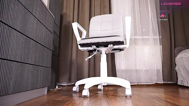 Snapshot of Amina_Key chatting on January 6, 2026, 3:38 pm Amina Key online show from January 6, 2026, 3:38 pm