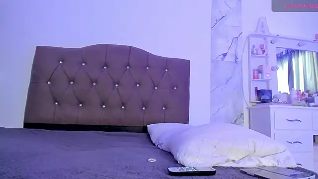 alysson 18 online show from April 8, 2026, 3:02 pm