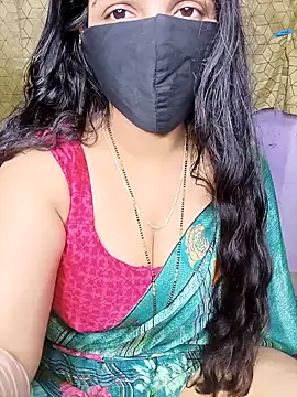 Snapshot of Rising_Smiler chatting on February 3, 2025, 5:35 pm Rising Smiler online show from February 3, 2025, 5:35 pm