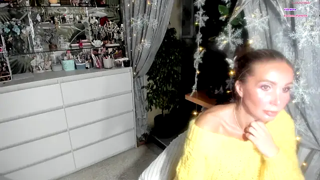 Snapshot of Aurora108 chatting on December 21, 2025, 10:54 pm Aurora108 online show from December 21, 2025, 10:54 pm