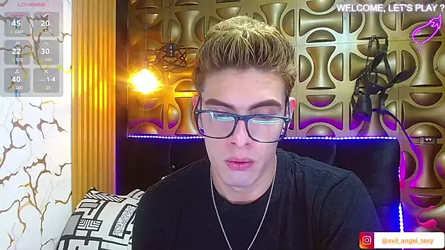 Snapshot of angel_sexyevil chatting on November 28, 2025, 12:27 pm angel sexyevil online show from November 28, 2025, 12:27 pm