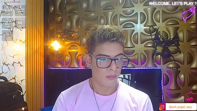 Snapshot of angel_sexyevil chatting on November 16, 2025, 12:32 pm angel sexyevil online show from November 16, 2025, 12:32 pm