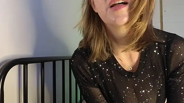 TopsyWilde online show from April 15, 2026, 9:04 am