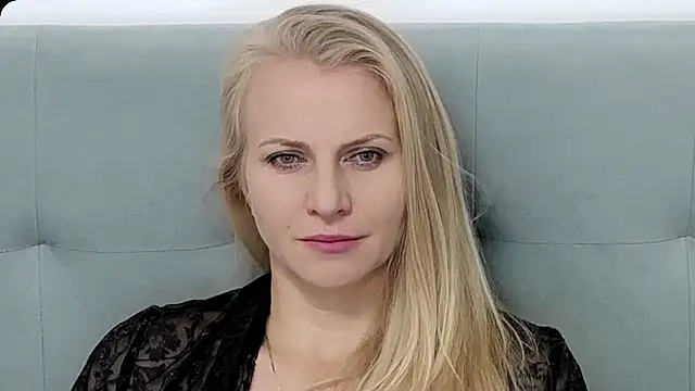 Snapshot of K__Adrienne chatting on October 4, 2025, 5:31 am K  Adrienne online show from October 4, 2025, 5:31 am