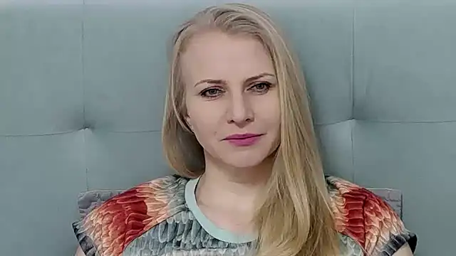 Snapshot of K__Adrienne chatting on March 2, 2025, 6:05 am K  Adrienne online show from March 2, 2025, 6:05 am