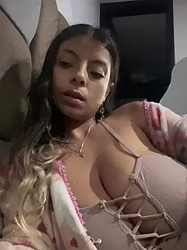 Snapshot of RsellAmb chatting on February 14, 2025, 4:26 am RsellAmb online show from February 14, 2025, 4:26 am