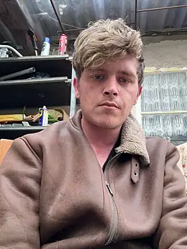 Snapshot of Andrewhootxx chatting on March 22, 2025, 3:31 pm Andrewhootxx online show from March 22, 2025, 3:31 pm